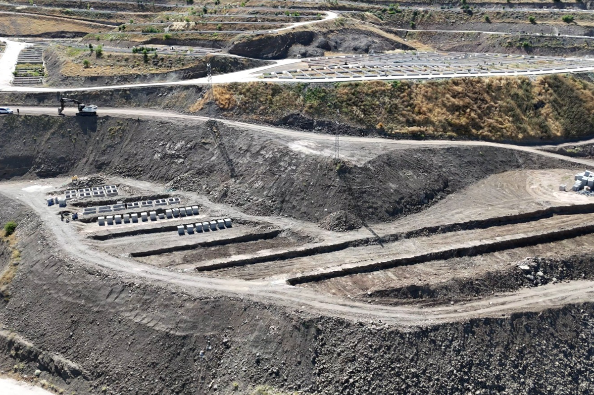 ASRİ MEZARLIK'TA ALTYAPI ÇALIŞMALARI DEVAM EDİYOR